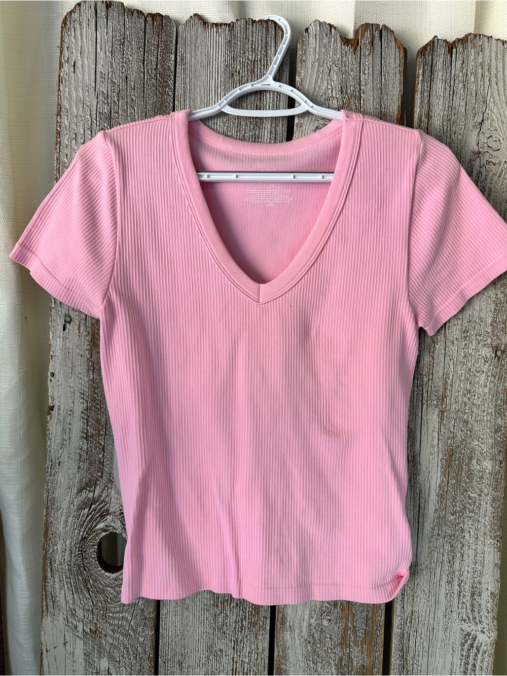No Boundaries Pink Ribbed V-Neck Short Sleeve Tee